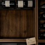 Rangement cave à vin : casier avec espace 2 à 3 cm pour bouteilles