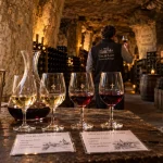 Dégustation vin Tours en cave troglodyte, verres et prix
